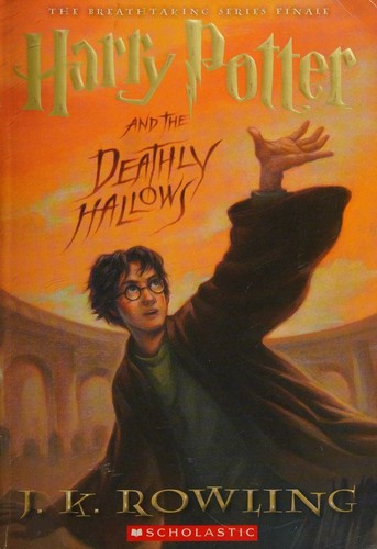 J. K. Rowling: Harry Potter and the Deathly Hallows (Paperback, 2009, Arthur A. Levine Books an imprint of Scholastic Inc.)